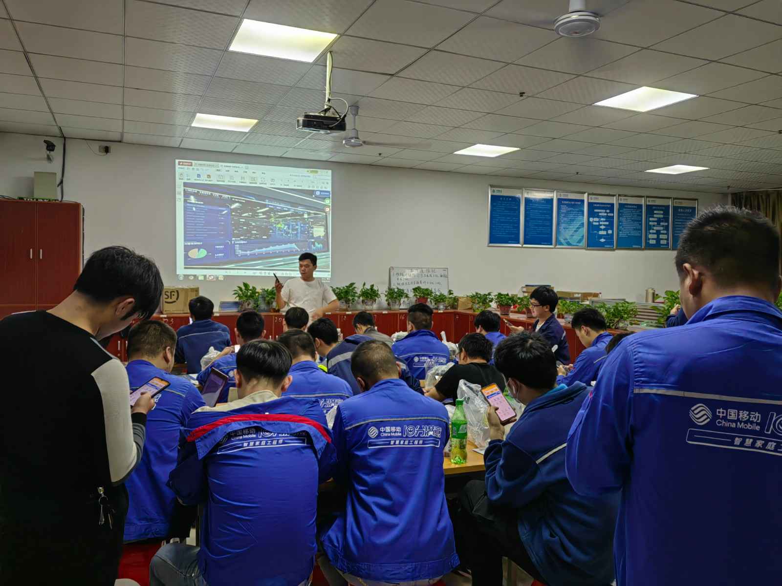苏州浩辰工程施工管理有限公司为中移铁通有限公司安全用电培训